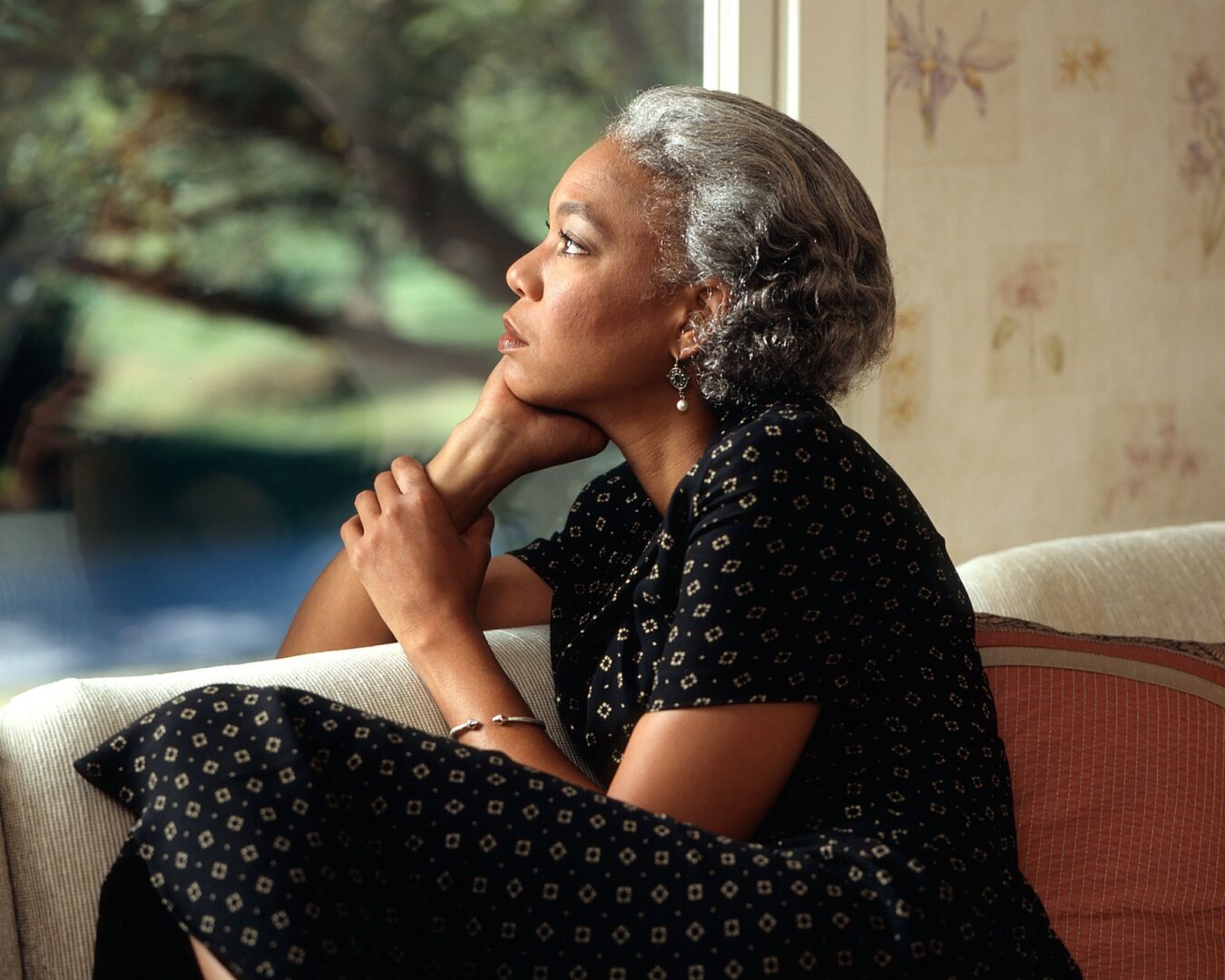 pensive-female-580611_1920 pensive-female-580611_1920